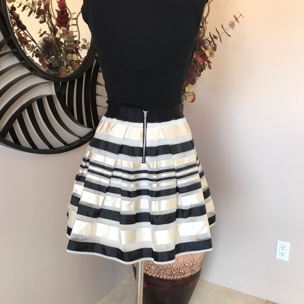 Bebe Skirt - Picture 3 of 5